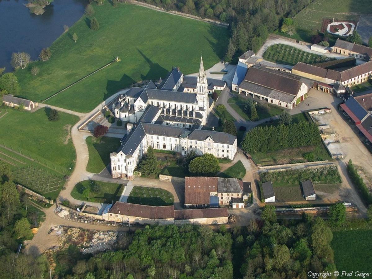 Maison entière plein centre du village, Soligny la Trappe Extérieur photo