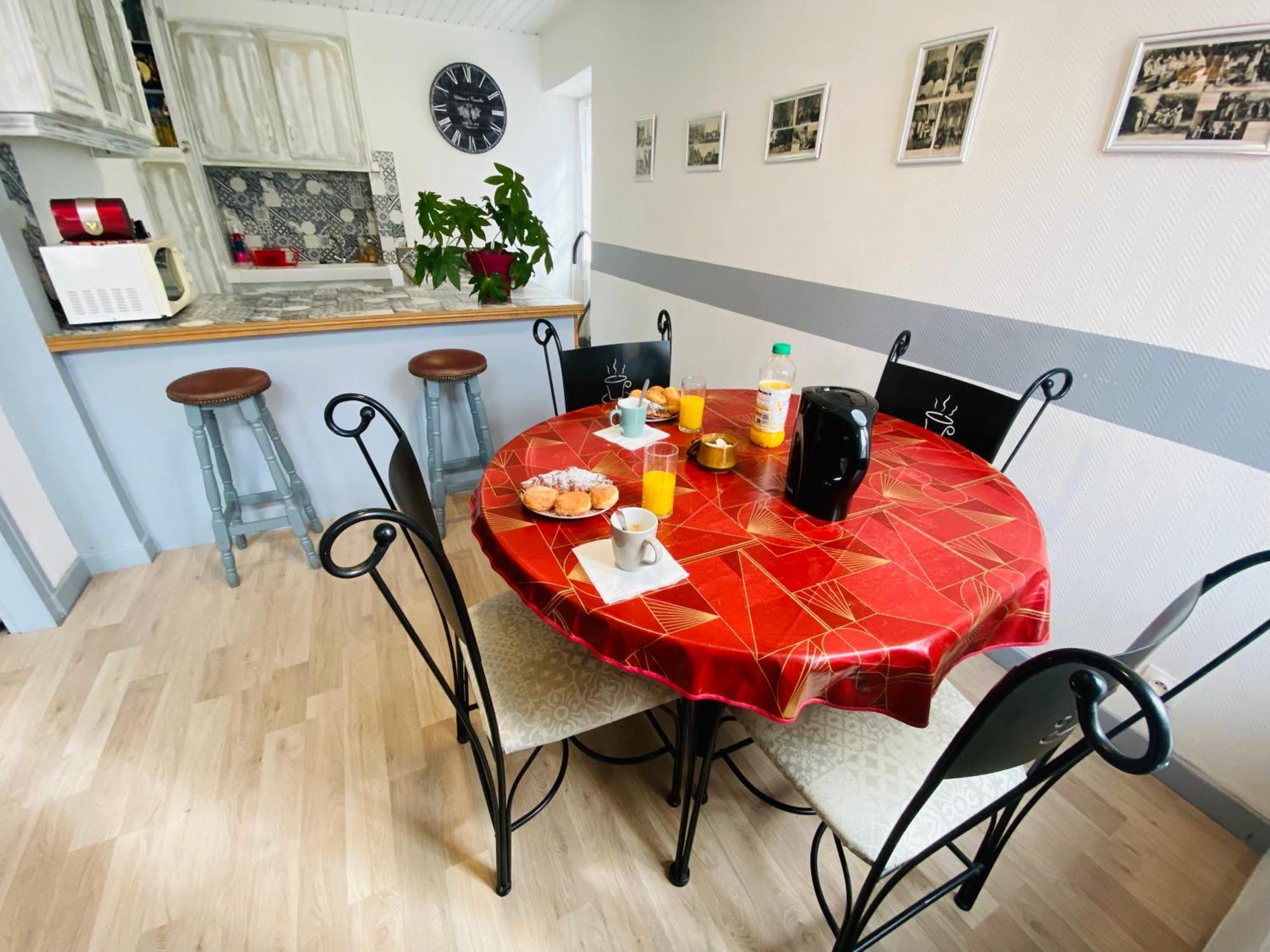 Maison entière plein centre du village, Soligny la Trappe Extérieur photo